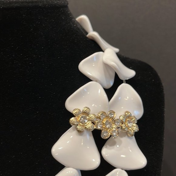Unique White Necklace with Gold Flowers & Earring Set - Picture 3 of 6